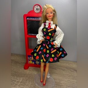 1998 Giggles and swing Barbie